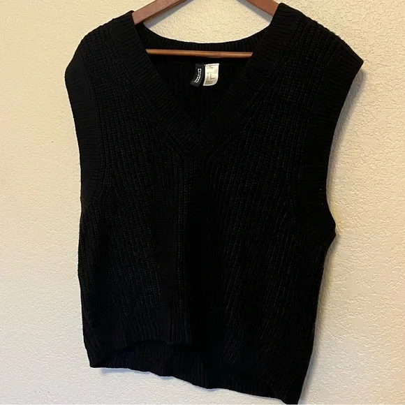 H&M Divided Black Knit Sleeveless V-Neck Wide Cut Sweater Vest Size Medium - Picture 5 of 14